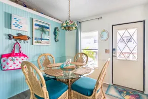Relaxing Waterfront Retreat: 1400 sq ft Home - Image 4