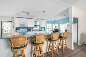 Relaxing Waterfront Retreat: 1400 sq ft Home - Image 3