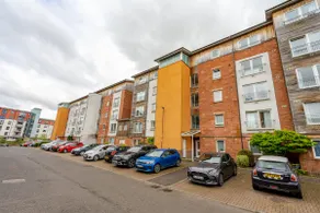 SpaciousHome near Royal Mile free Parking& Balcony - Image 4