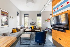 Explore Lincoln Park from a Polished Apartment - Image 4