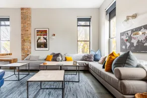Explore Lincoln Park from a Polished Apartment - Image 2