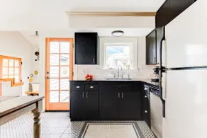 Vibrant Vintage Home in Lively NW Next to Nature - Image 3