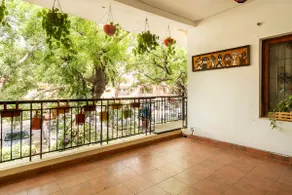 Peaceful Park View Apartment near Delhi Airport - Image 4