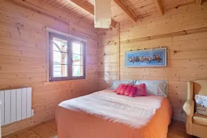 A wooden country house in the central mountains of León - Image 4