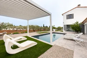 Charming villa with pool - Image 5