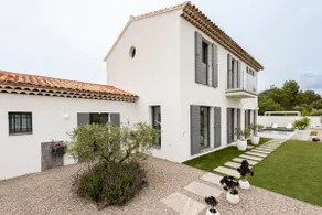 Charming villa with pool - Image 2