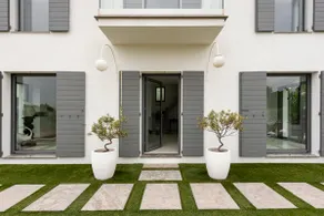 Charming villa with pool - Image 3
