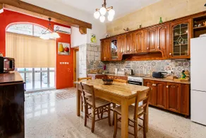 Maltese Town House with private entrance - Image 2