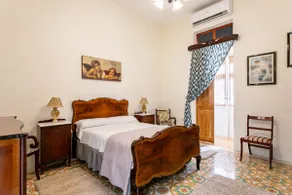 Maltese Town House with private entrance - Image 3