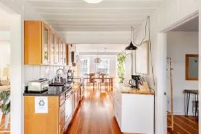 Small Beach Cottage near the Coastal Trail and The Ritz - Image 4