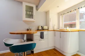 Guest House - Image 5