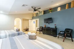 5 bedrooms 1 mile from the strip crowd pleaser - Image 4