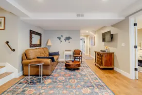 Private Comfortable and Conveniently Located - Image 2