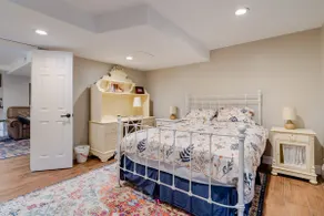 Private Comfortable and Conveniently Located - Image 4