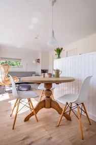 Lovely little house with a large garden - Image 2