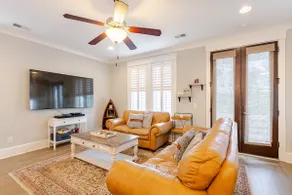Bright & Airy 3 Bdrm/3.5 Bath Home - Image 5