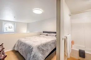 Quiet Belltown/Downtown Loft-Top Floor Unit - A/C - Image 3