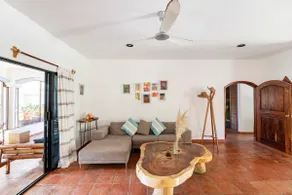 Stylish and HUGE home -1 Minute walk to the beach - Image 2