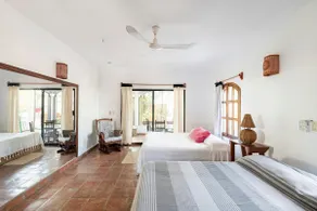 Stylish and HUGE home -1 Minute walk to the beach - Image 3