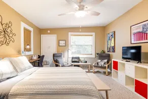 A SUITE RETREAT with a Garden View in the City - Image 2