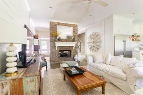Just minutes from River Run Park and UA! - Image 3