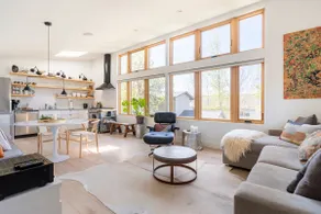 Architectural Gem, Light-filled, Modern & Cosy - Image 3