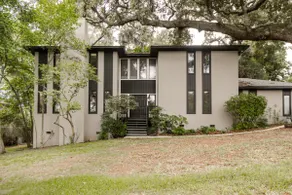 Large Mid-Century Home w/Bay View & Ancient Trees - Image 2