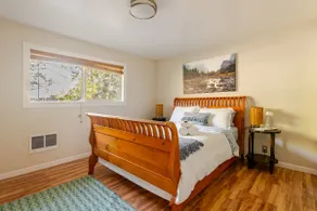 Five minutes from old mill with hot tub. - Image 3