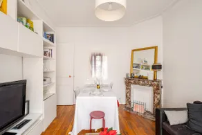 Paris in 10 min, Chic art collector’s apartment - Image 3