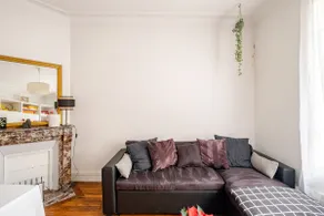 Paris in 10 min, Chic art collector’s apartment - Image 2