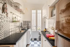 Paris in 10 min, Chic art collector’s apartment - Image 5