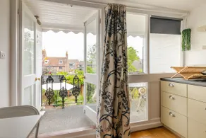 Central Lewes loft studio apartment with balcony - Image 5
