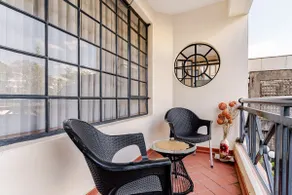 Upscale King Size Bed in the Heart of Nairobi - Image 4
