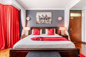 Upscale King Size Bed in the Heart of Nairobi - Image 2