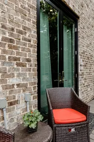 Luxury huge 1 Bedm suite w private entrance & pool - Image 4