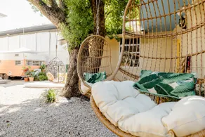 Airy, Bohemian Vibe with Outdoor Swing Lounge, near Museums - Image 5
