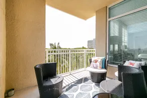 Walk to the beach! Lovely one bedroom with pool. - Image 5