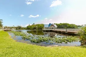 Walk to the beach! Lovely one bedroom with pool. - Image 4