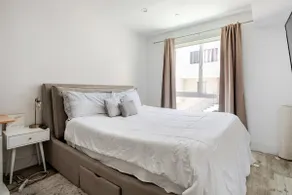 1BD Noho Luxury Apartment - Image 3
