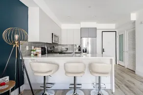 1BD Noho Luxury Apartment - Image 4