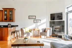 Gorgeous Penthouse with Stunning Views from Private Rooftop - Image 2