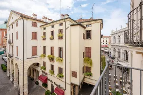 Duomo View, 150sqm 2BR/2BA Downtown Vicenza - Image 4