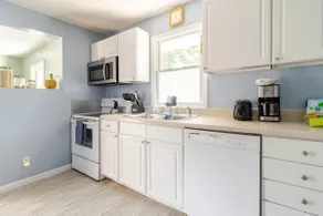 Kid-friendly 3/2 Home, 3 Mins to Downtown + Deck - Image 3
