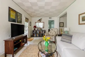 Relaxing 2BR Lakeview Retreat Close to Attractions - Image 2