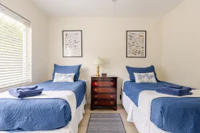 Relaxing 2BR Lakeview Retreat Close to Attractions - Image 4