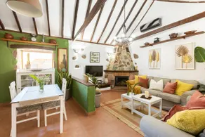 Las Casas de la Rueda - El Patio - Image 5
