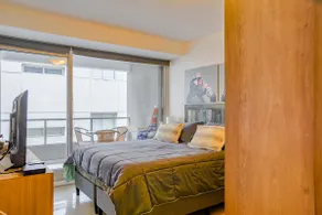 Exceptional New and Modern Apartment, steps from the Port - Image 4