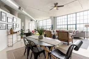❤Amazing Downtown Loft ✔ Parking ✔King Bed ✔ View - Image 2
