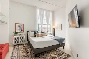 ❤Amazing Downtown Loft ✔ Parking ✔King Bed ✔ View - Image 4