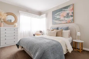 Spacious & cozy 2 bedroom home on Eureka - Image 2